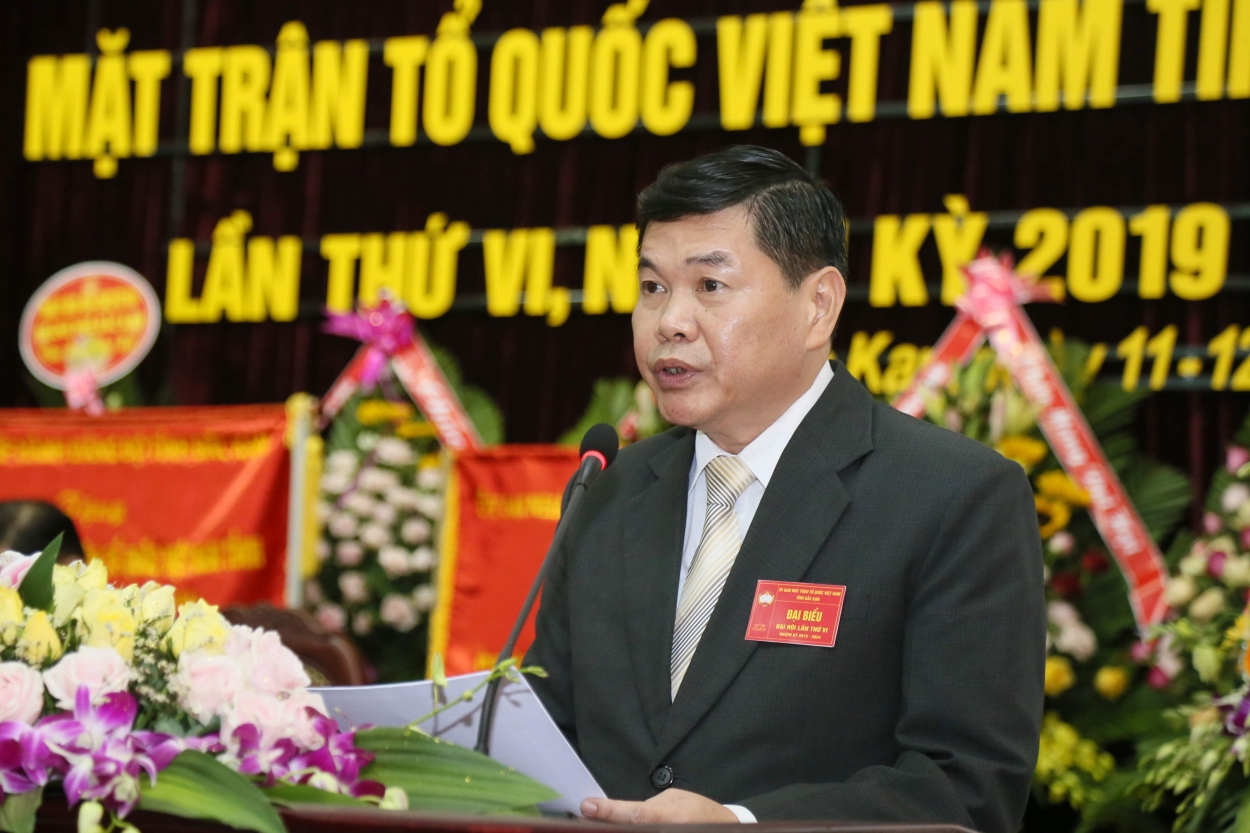 Ma Từ Đông Điền, Trưởng Ban Dân vận, Chủ tịch Ủy ban MTTQ Việt Nam tỉnh Bắc Kạn báo cáo