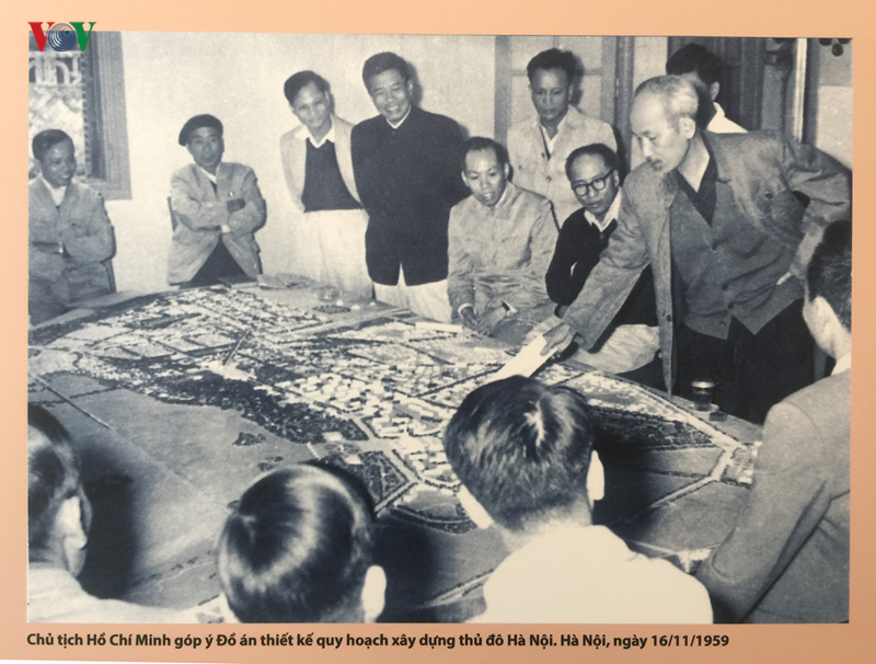 Khai mạc triển lãm ảnh “Vì một Hà Nội thanh lịch, văn minh”