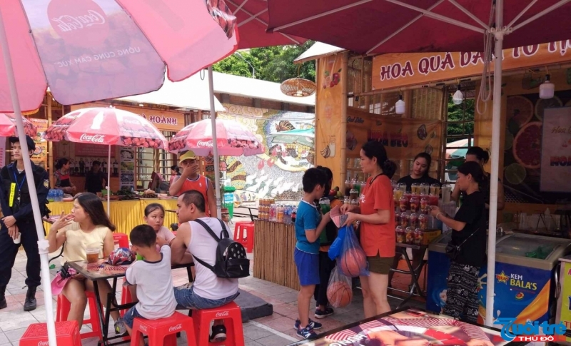 Không gian văn hóa ẩm thực hấp dẫn khách tham quan trong 