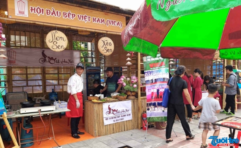 Không gian văn hóa ẩm thực hấp dẫn khách tham quan trong 