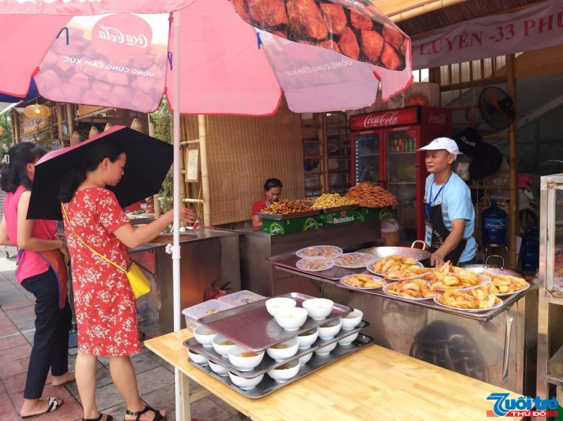 Không gian văn hóa ẩm thực hấp dẫn khách tham quan trong 