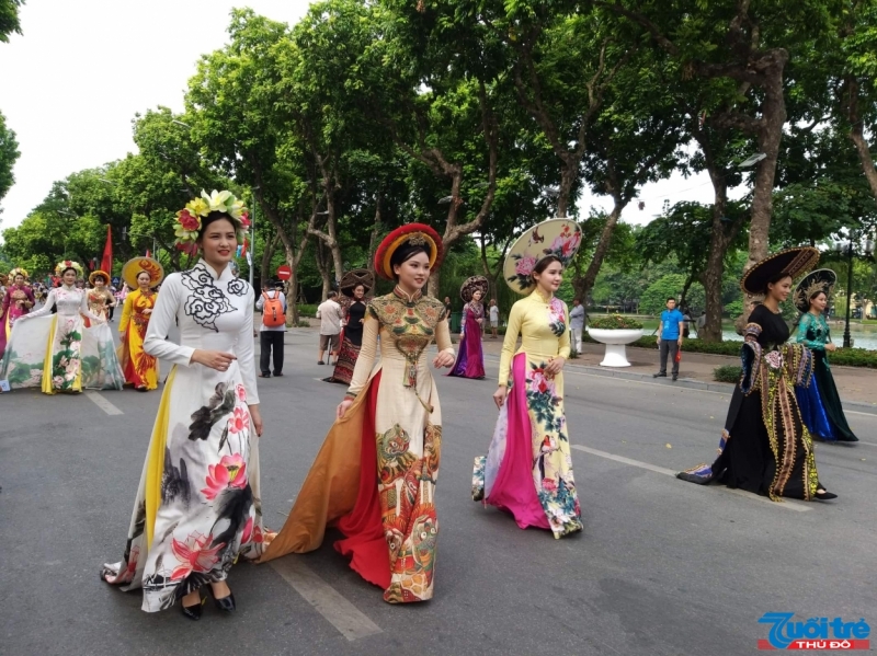 Đông đảo thành phần công dân tham gia lễ Mít tinh kỉ niệm 20 năm Hà Nội- Thành phố vì hòa bình