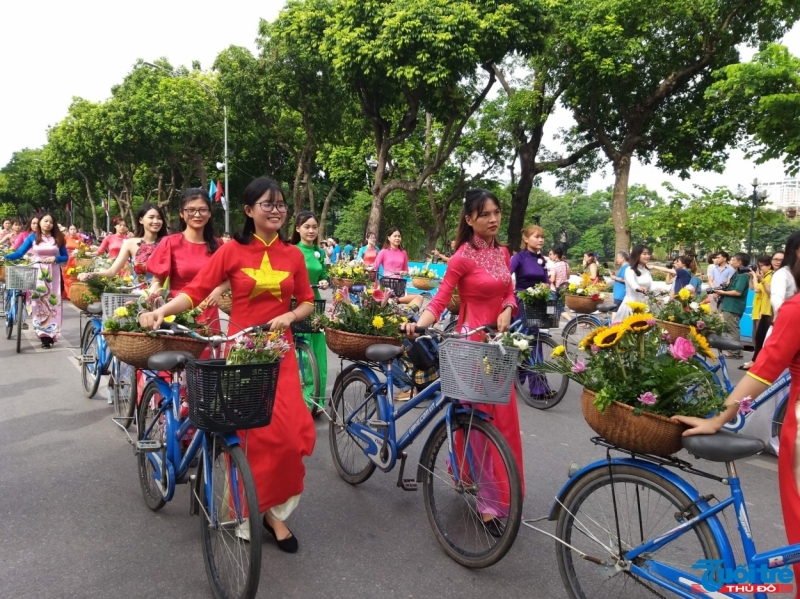 Đông đảo thành phần công dân tham gia lễ Mít tinh kỉ niệm 20 năm Hà Nội- Thành phố vì hòa bình