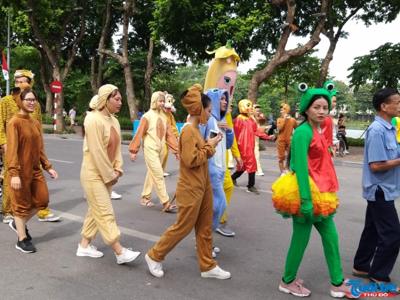 Đông đảo thành phần công dân tham gia lễ Mít tinh kỉ niệm 20 năm Hà Nội- Thành phố vì hòa bình