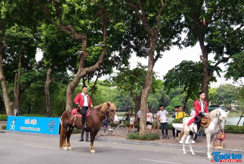 Đông đảo thành phần công dân tham gia lễ Mít tinh kỉ niệm 20 năm Hà Nội- Thành phố vì hòa bình