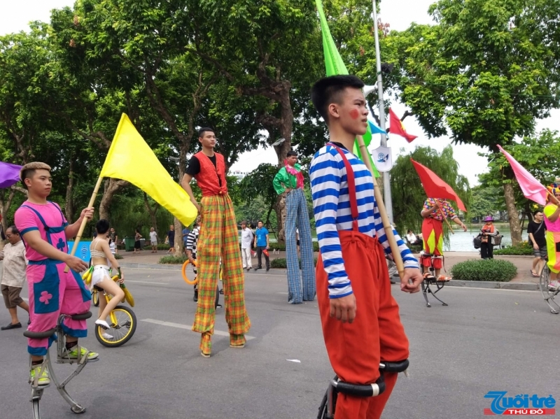 Đông đảo thành phần công dân tham gia lễ Mít tinh kỉ niệm 20 năm Hà Nội- Thành phố vì hòa bình