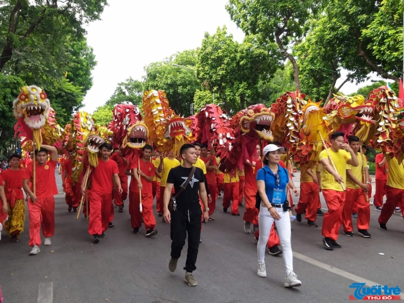 Đông đảo thành phần công dân tham gia lễ Mít tinh kỉ niệm 20 năm Hà Nội- Thành phố vì hòa bình