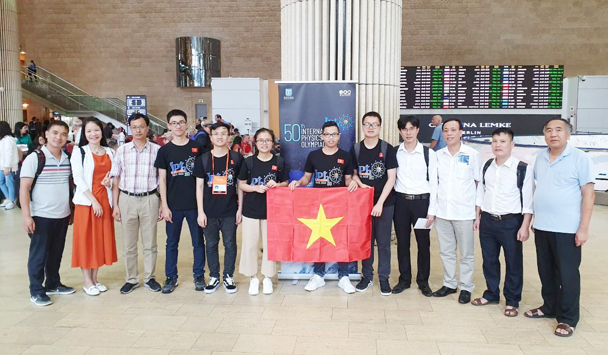 Học sinh Việt Nam giành 3 Huy chương Vàng Olympic Vật lí quốc tế