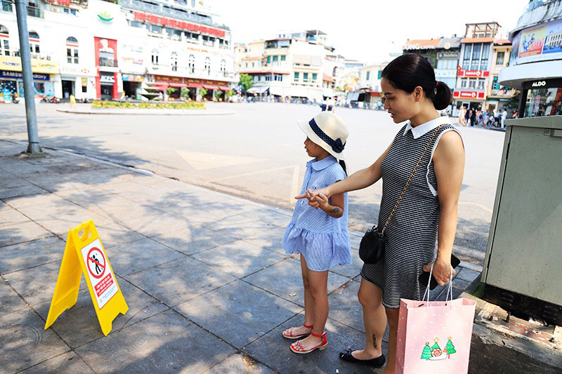 Lấy văn hóa ứng xử làm gốc, gia đình mới bền vững - Bài 3: Từ chuyện nhà, ra chuyện đường