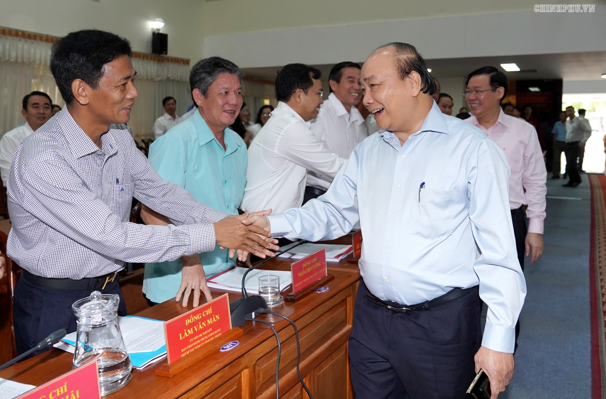 Thủ tướng Nguyễn Xuân Phúc đến dự buổi làm việc.