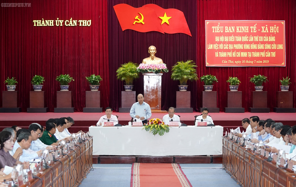 Thủ tướng Nguyễn Xuân Phúc chủ trì buổi làm việc
