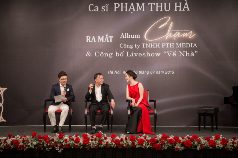 Phạm Thu Hà và nhạc sĩ Nguyễn Anh Khoa (ngồi giữa) chia sẻ về album