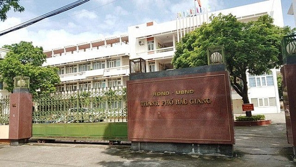 UBND thành phố Bắc Giang và Công ty TNHH Đấu giá Hùng Dương Bắc Giang đã tổ chức đấu giá hàng trăm lô đất ở