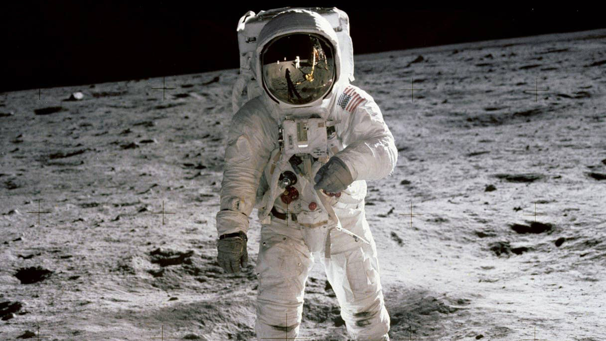 Những khoảnh khắc lịch sử khi loài người đặt chân lên Mặt Trăng 50 năm trước