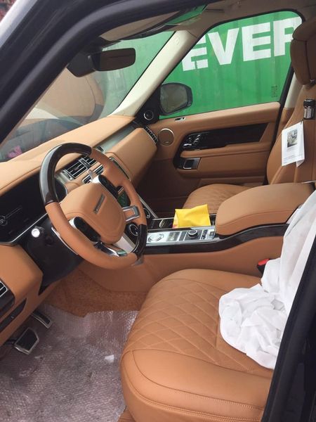 Range Rover SVAutobiography LWB 2019 ngoại thất 2 màu cực độc về Việt Nam