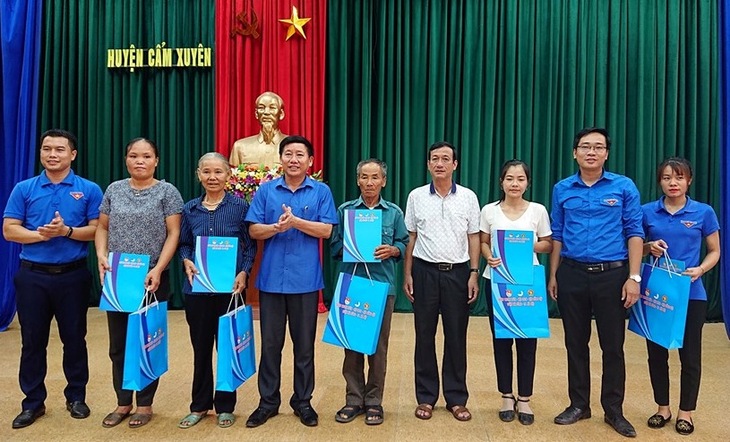 Tuổi trẻ Hà Đông  và hành trình theo dấu chân những người anh hùng