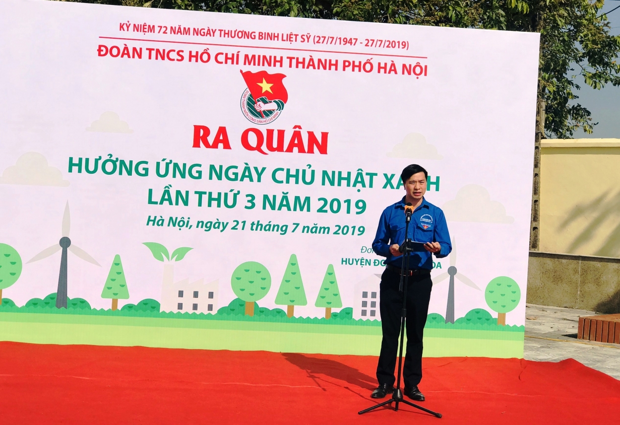 Đồng chí Bùi Quang Bình – Huyện ủy viên, Bí thư Huyện đoàn Ứng Hòa phát biểu tại buổi lễ