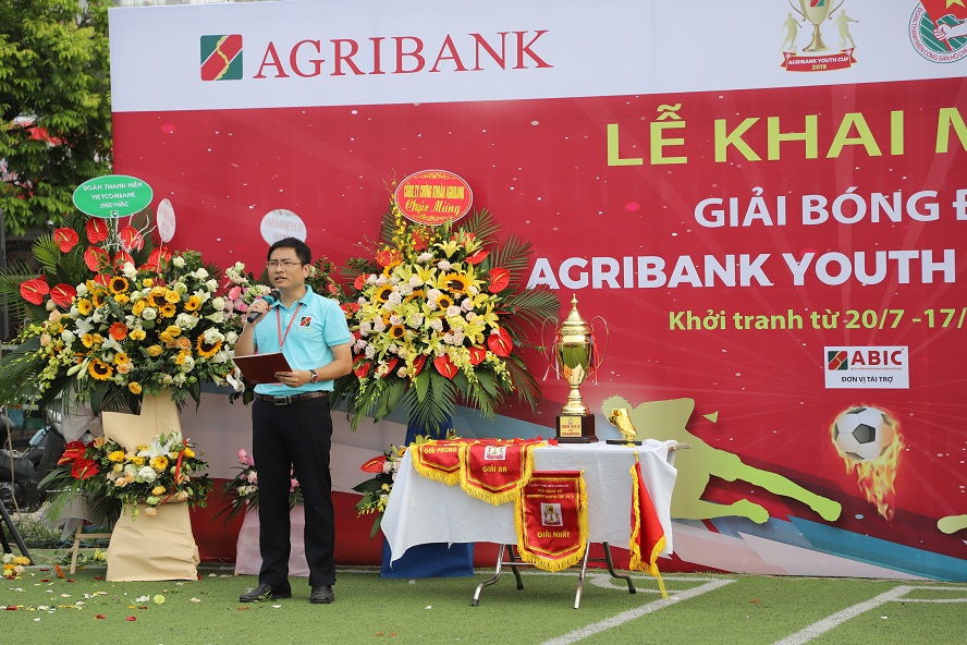 Đồng chí Hoàng Anh Việt – UV BCH Đoàn khối DNTƯ, Bí thư Đoàn thanh niên Agribank phát biểu tại lễ khai mạc