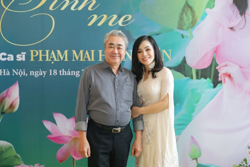 NSND Quang Thọ đến chúc mừng học trò Hiền Xuân ra mắt album đầu tay