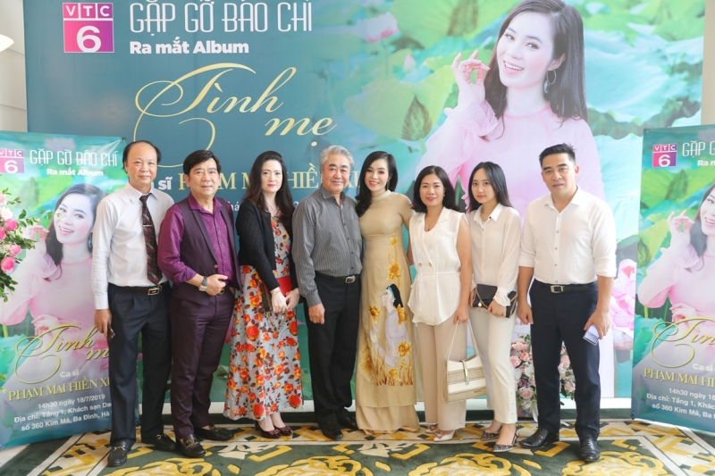 Thạc sĩ thanh nhạc Phạm Mai Hiền Xuân trình làng album đầu tay về tình mẹ