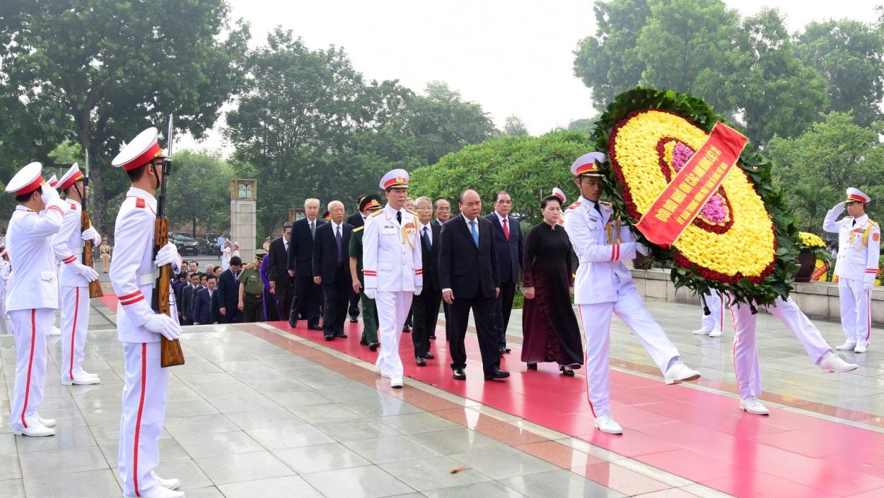 Lãnh đạo Đảng, Nhà nước và TP Hà Nội dâng hương tưởng niệm các anh hùng liệt sĩ