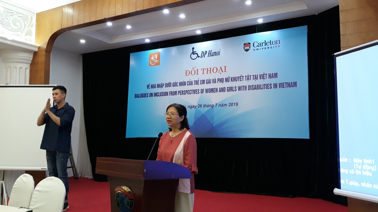 Bà Dương Thị Vân - Chủ tịch Hội người khuyết tật Hà Nội phát biểu tại chương trình