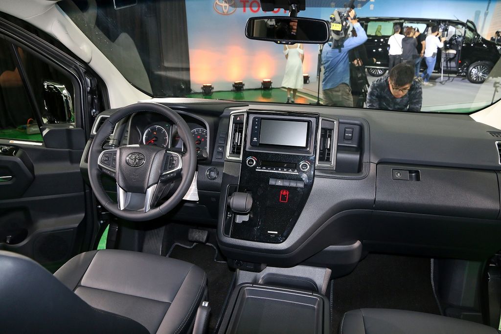 Toyota Granvia 2020 - 