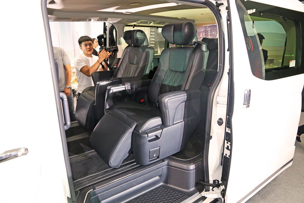 Toyota Granvia 2020 được trang bị khá nhiều tuỳ chọn về hàng ghế sau