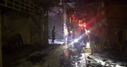 Cảnh sát PCCC Thành phố nỗ lực dập tắt vụ hỏa hoạn tại làng nghề ở huyện Thạch Thất