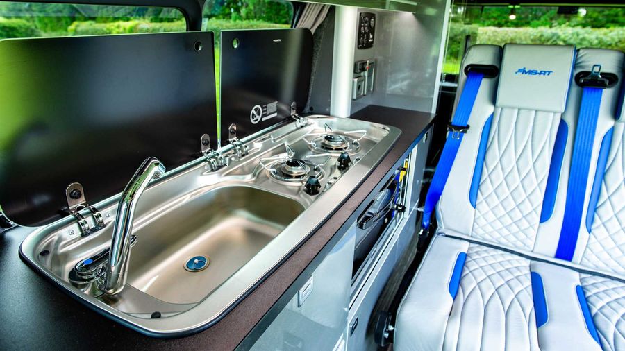 Xe cắm trại từ Ford Transit có giá tới 2,3 tỷ VNĐ