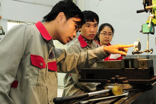 Sinh viên trường Cao đẳng nghề Công nghệ cao Hà Nội trong giờ thực hành