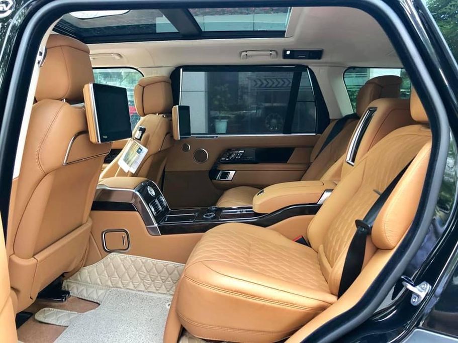 Vì là phiên bản SV nên xe sẽ được trang bị hàng ghế sau với 2 ghế ngồi dạng thương gia riêng biệt