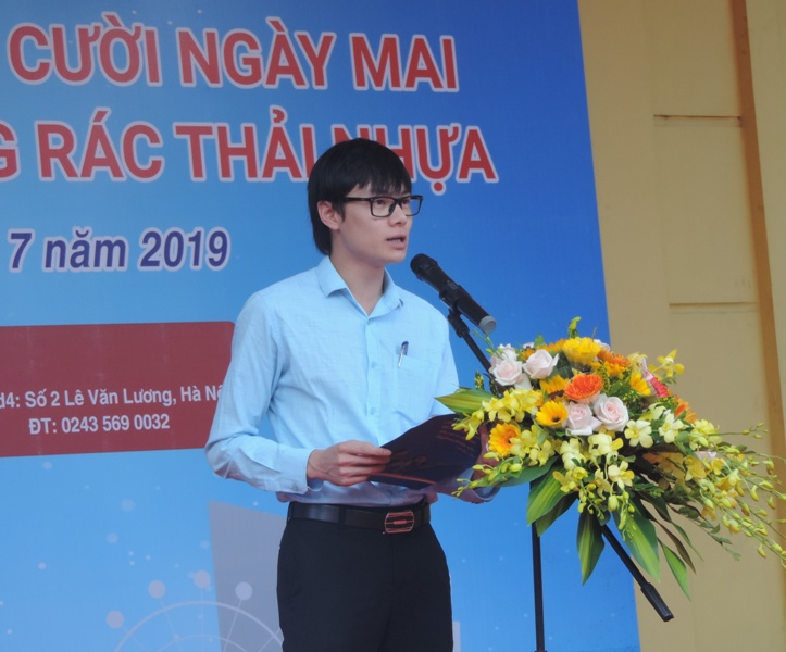 Anh Nguyễn Huy Minh, Bí thư Huyện đoàn Gia Lâm phát biểu tại chương trình