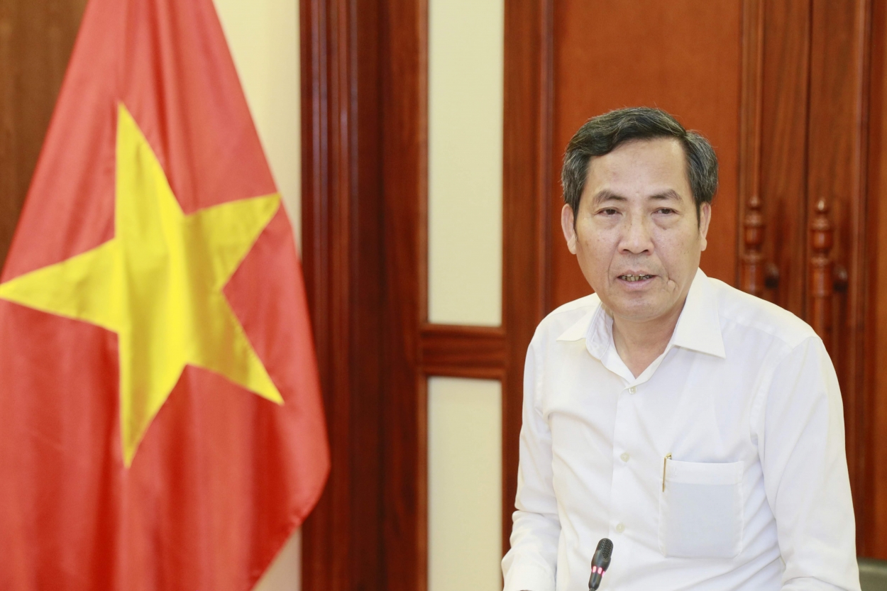 Chủ tịch Hội Nhà báo Việt Nam Thuận Hữu phát biểu tại cuộc họp.
