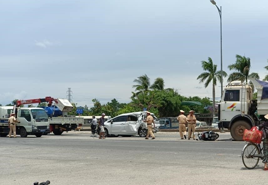 Huế: Tai nạn liên hoàn trên QL1A một người nhập viện