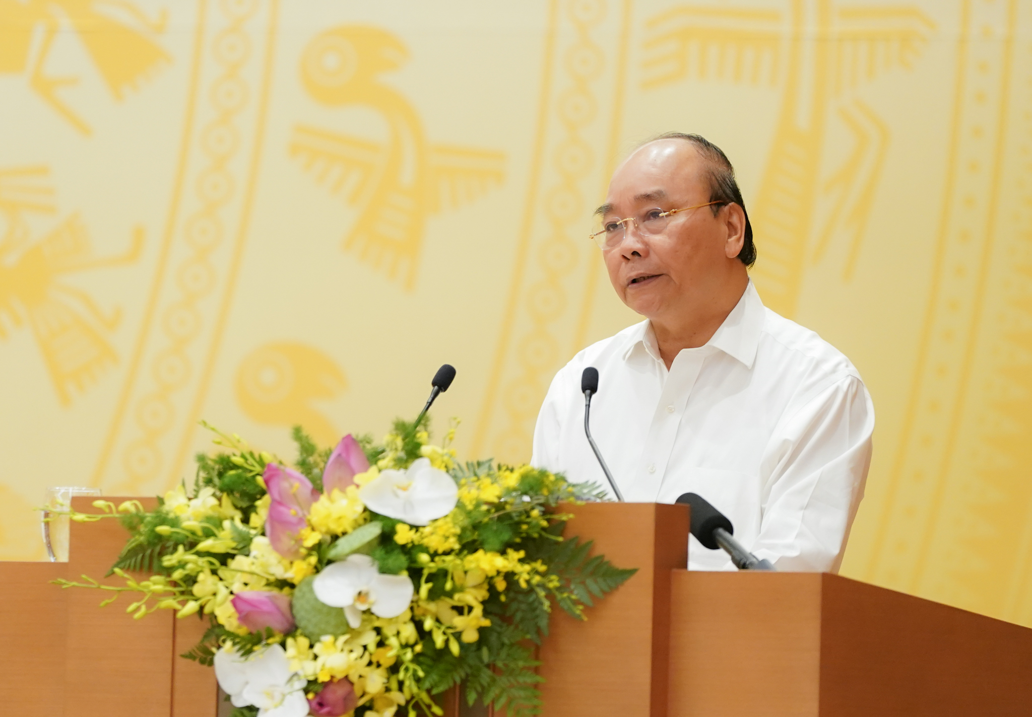 Thủ tướng Nguyễn Xuân Phúc: Phục vụ tốt nhân dân và doanh nghiệp mới tạo được động lực phát triển