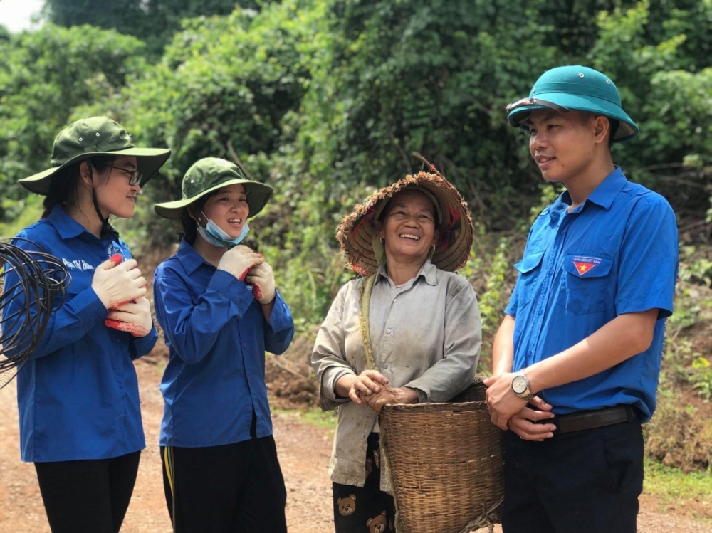 Sinh viên tham gia chiến dịch