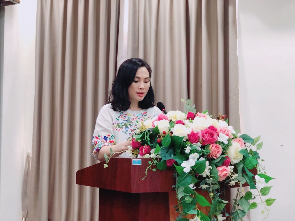 Cô giáo Lê Thuý Nga - Bí thư chi bộ, Hiệu trưởng nhà trường phát biểu khai mạc Đại hội