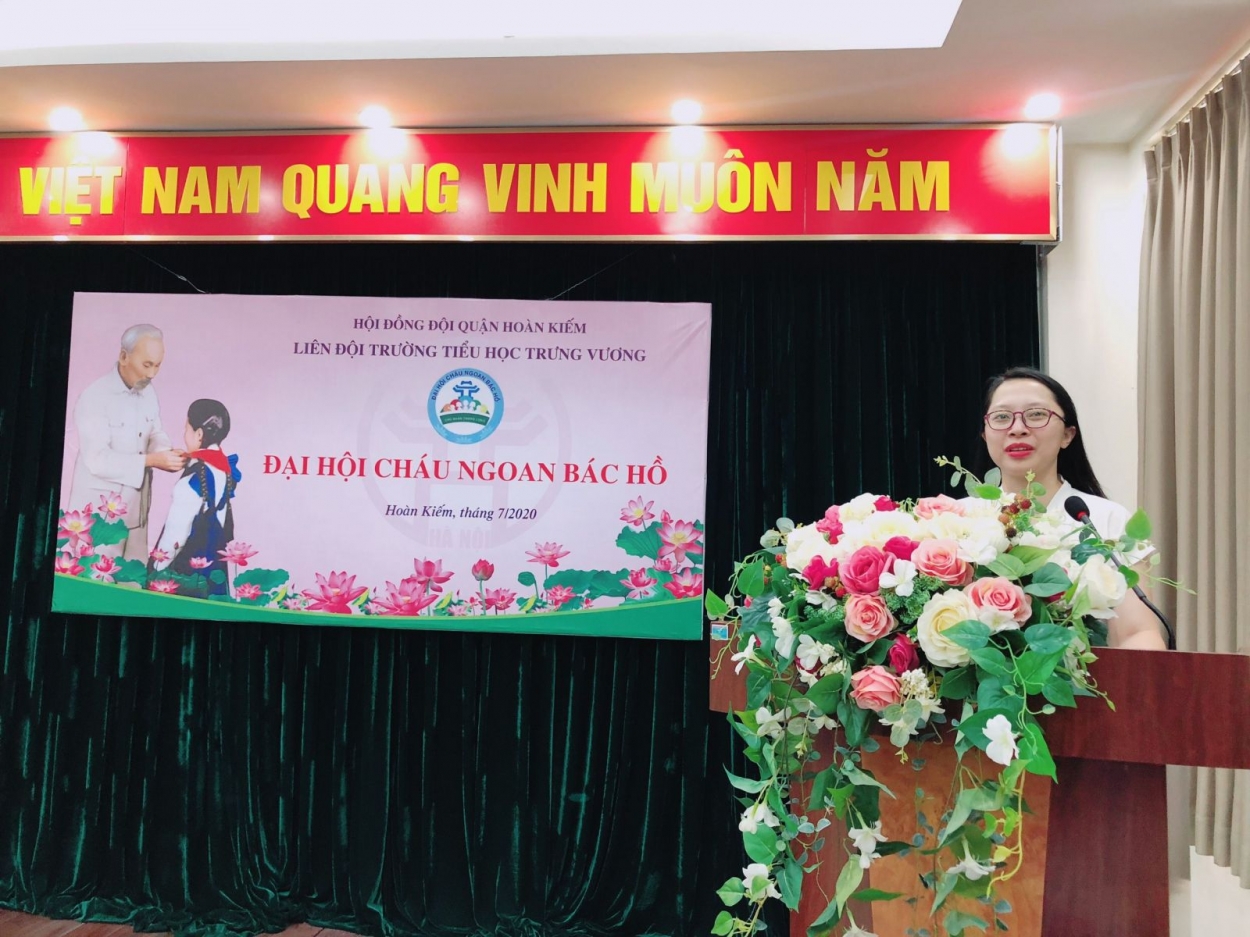 Chị Trần Kim Huyền, Bí thư quận Đoàn - Chủ tịch Hội LHTN quận Hoàn Kiếm phát biểu