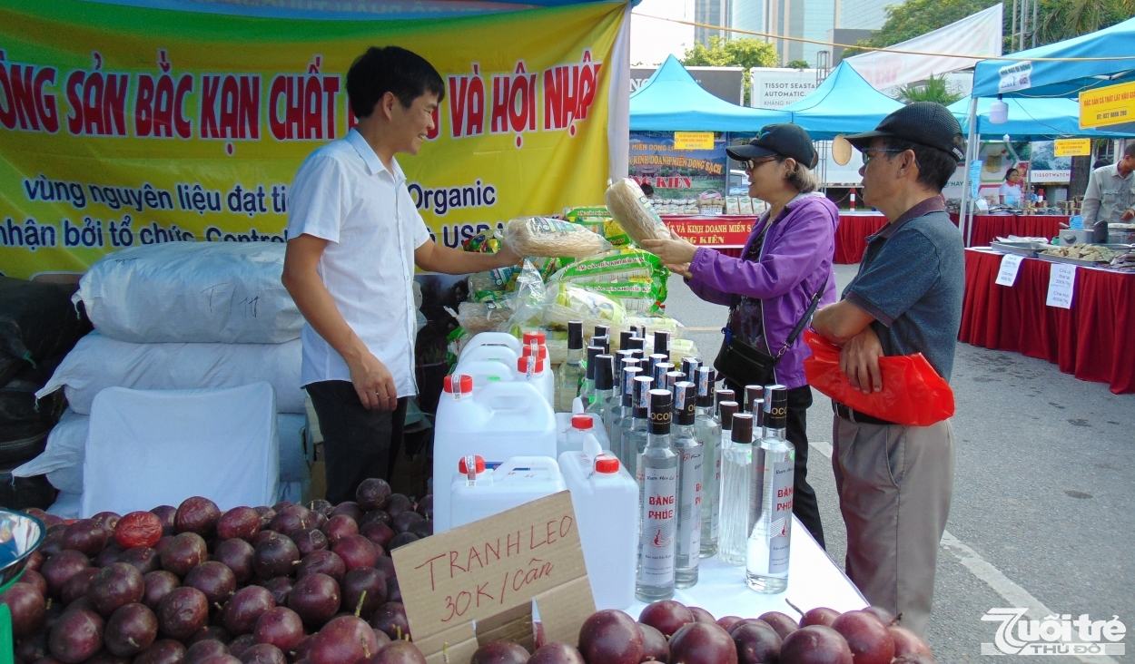 Phiên chợ Tuần nông sản an toàn thực phẩm phía Nam thu hút 30 gian hàng tham gia