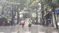 Thời tiết Hà Nội cuối tuần có mưa dông, khả năng xảy ra lốc, sét