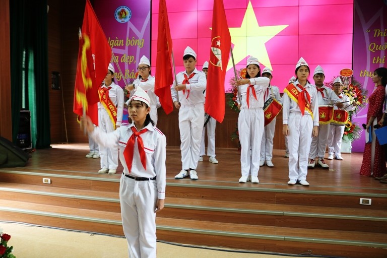 Nghi thức chào cờ của các em đội viên tại Đại hội Cháu ngoan Bác Hồ huyện Quốc Oai