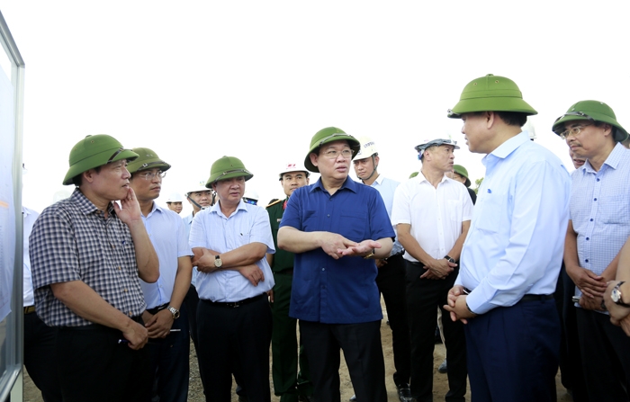 Bí thư Thành ủy và Chủ tịch UBND Thành phố kiểm tra tiến độ thi công dự án nút giao đường vành đai 3 với đường cao tốc Hà Nội - Hải Phòng