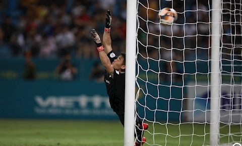 Rimario gỡ hòa cho Hà Nội từ chấm 11m.