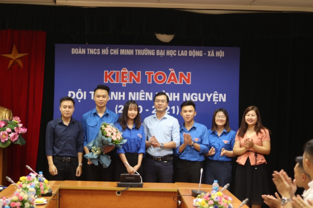 Ban Lãnh đạo khoá mới ra mắt