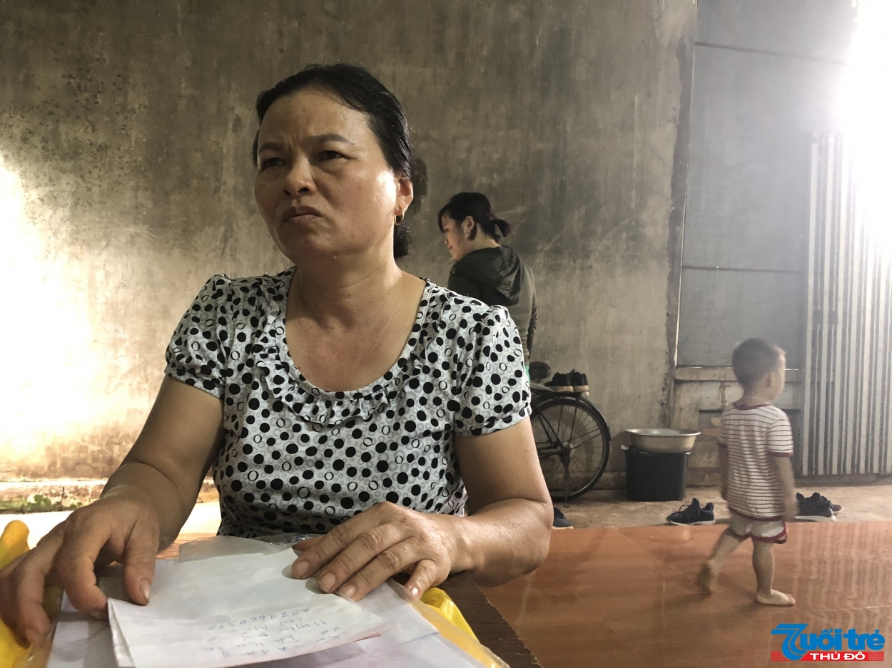Khuôn mặt khắc khổ của bà H
