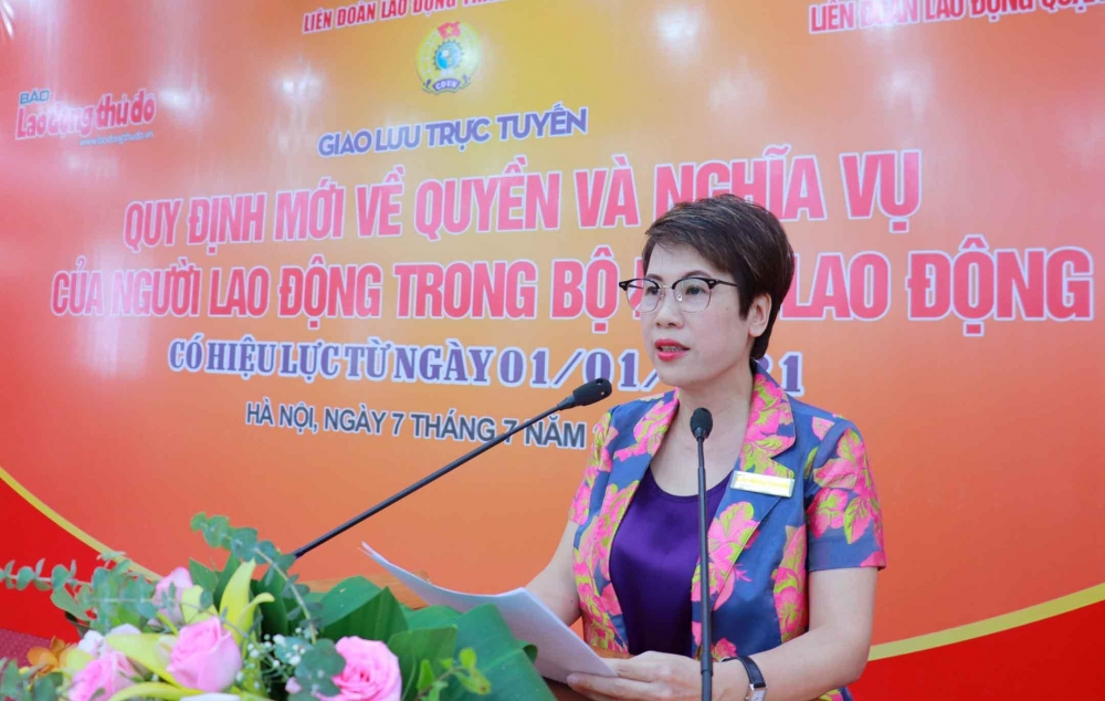 Bà Lê Thị Bích Ngọc, Tổng Biên tập báo Lao động Thủ đô phát biểu khai mạc Chương trình