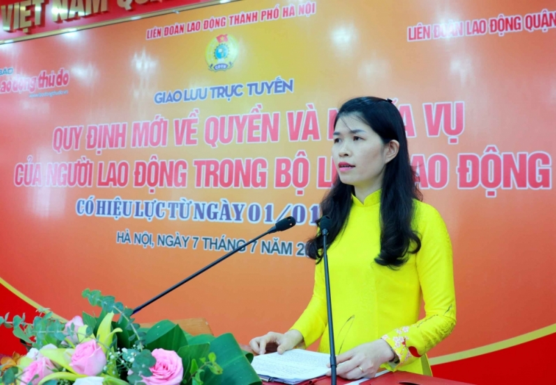 Bà Lê Thị Kim Điệp - Chủ tịch Liên đoàn Lao động quận Nam Từ Liêm phát biểu tại buổi giao lưu