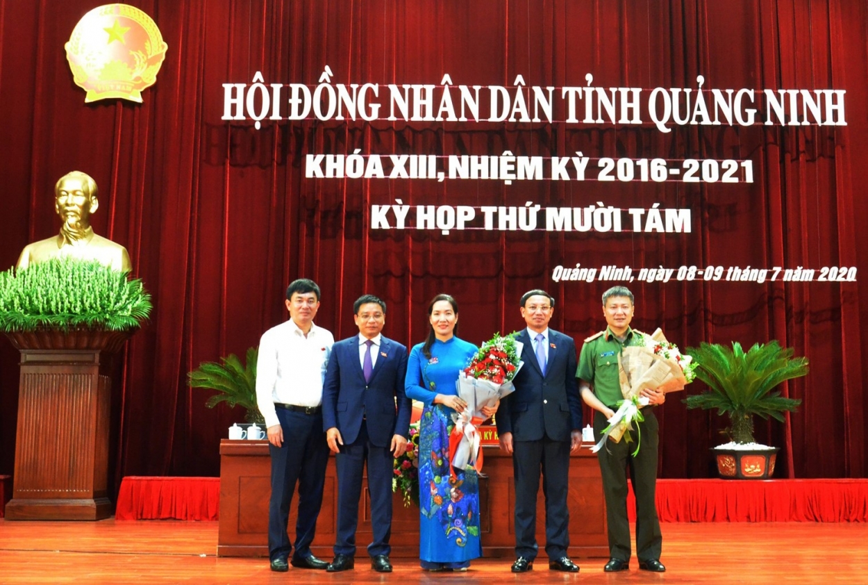 Bà Nguyễn Thị Hạnh, Giám đốc Sở Văn hóa - Thể thao tỉnh Quảng Ninh được bầu giữ chức Phó Chủ tịch UBND tỉnh, nhiệm kỳ 2016-2021