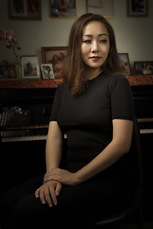 Lan Khuê, Hà Hồ, Võ Hoàng Yến khoe sắc đỉnh cao trong 1 khung hình khiến fans 'phát sốt' Hoa hậu Ngô Phương Lan một chút hoài cổ với phong cách thanh lịch, kín đáo.